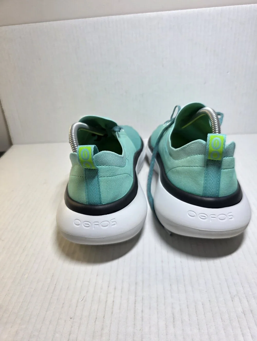 Oofos Women's Size 11 Oomy Stride Seafoam Green White Shoes